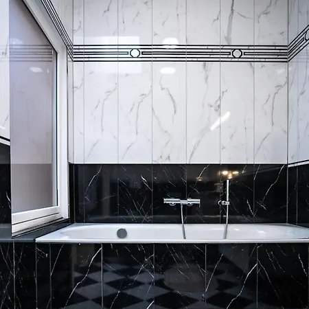 Designhaus - Whirlpool - Terrasse - Garage - 10 Personen - Aufzug - Kueche - Familienfreundlich - Wifi - Netflix Holiday home Ruedesheim am Rhein