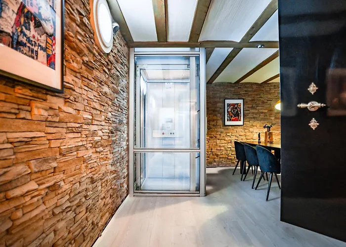 Designhaus - Whirlpool - Terrasse - Garage - 10 Personen - Aufzug - Kueche - Familienfreundlich - Wifi - Netflix *